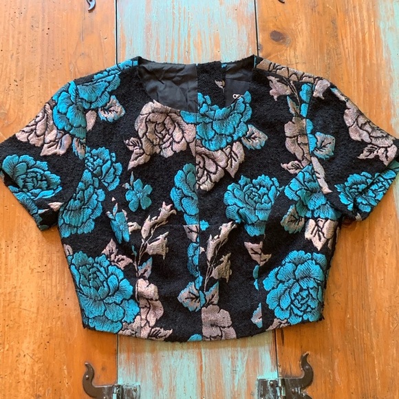 ASOS Cropped Top. Beautiful floral print. Size 4. - Picture 3 of 7